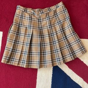 Adorable Wild Fable pleated plaid skirt!